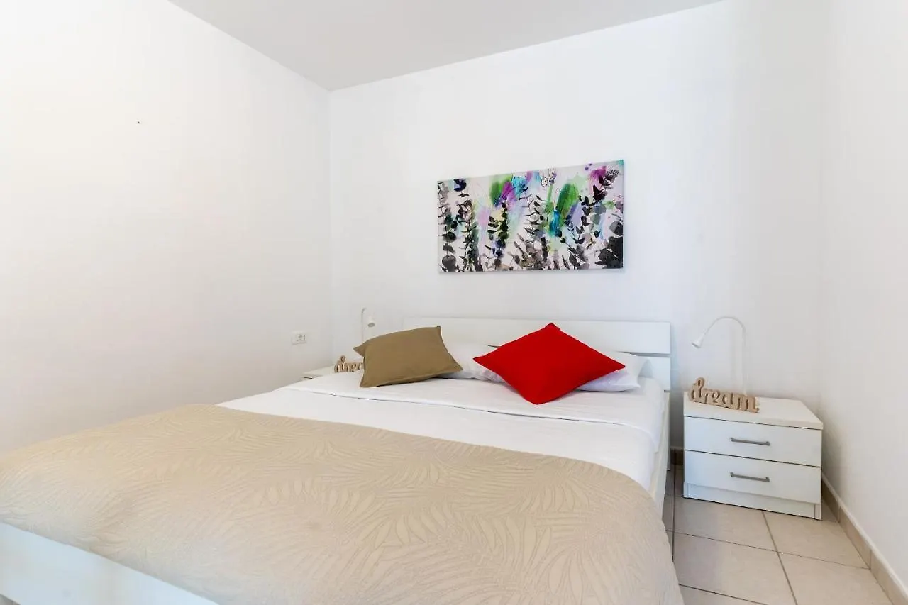 Apartments Dolac Nerezine 0*,