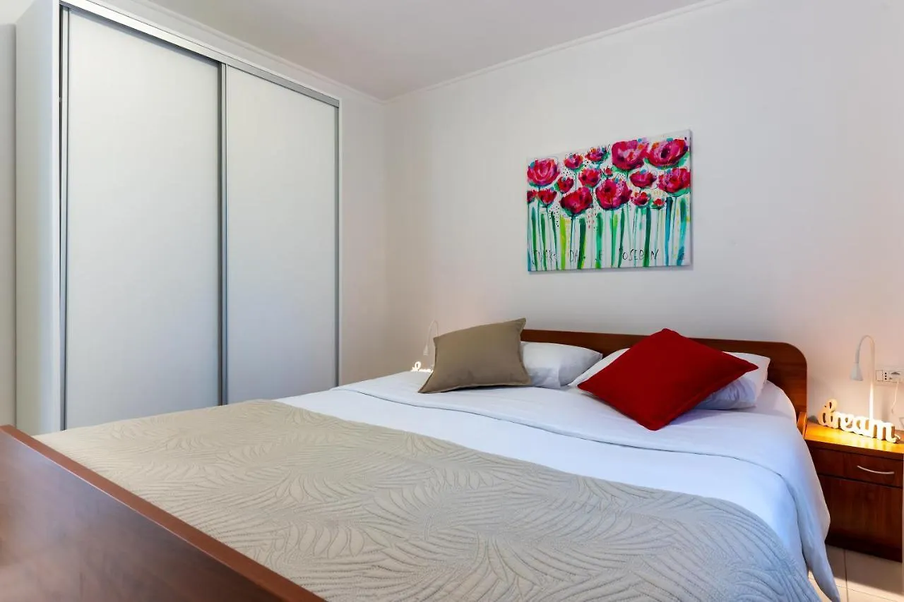 Apartments Dolac Nerezine